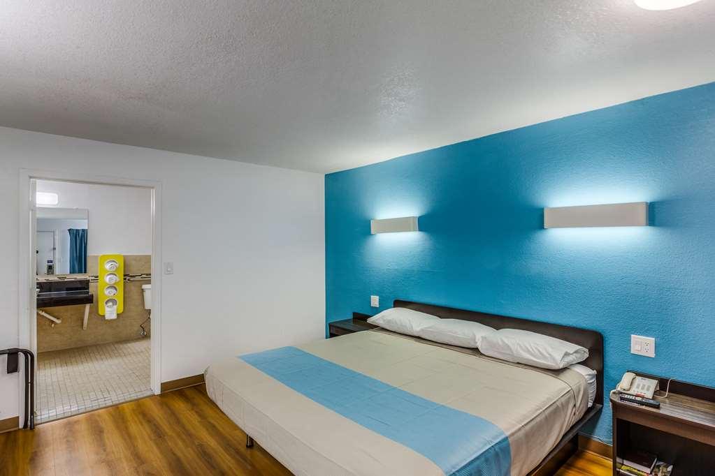 Motel 6 Fort Worth - Northside Oda fotoğraf