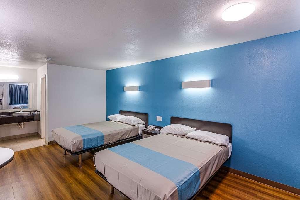 Motel 6 Fort Worth - Northside Oda fotoğraf