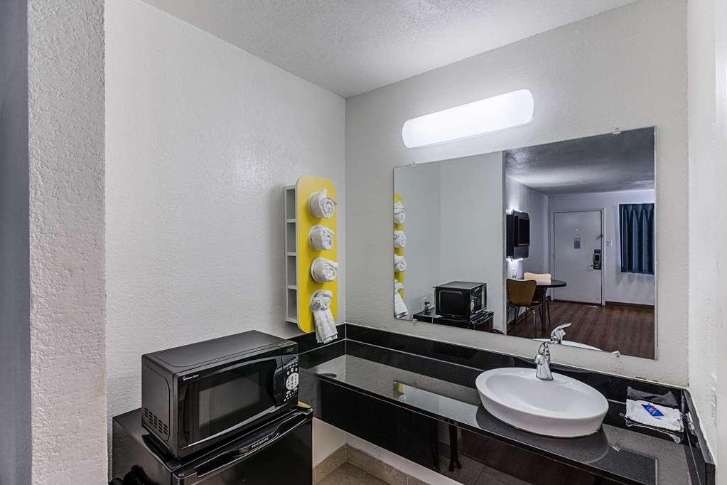 Motel 6 Fort Worth - Northside Oda fotoğraf