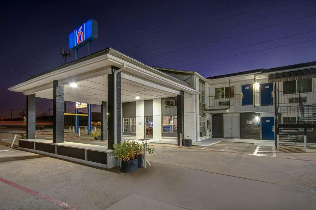 Motel 6 Fort Worth - Northside Dış mekan fotoğraf